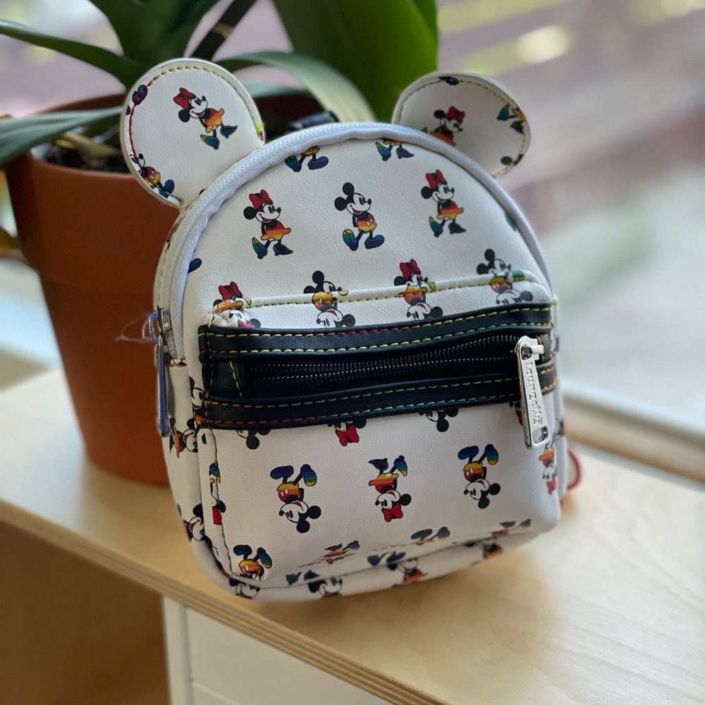 Mickey Mouse Disney  white wristlet 7”H x 5”W x 1.75”D